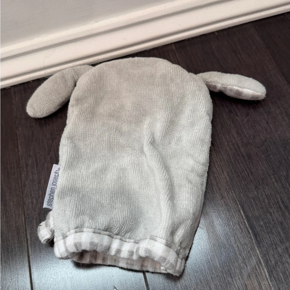 NWOT Stephen Joseph Gray and Brown Puppy Bath Mitt Baby Kids Toddler